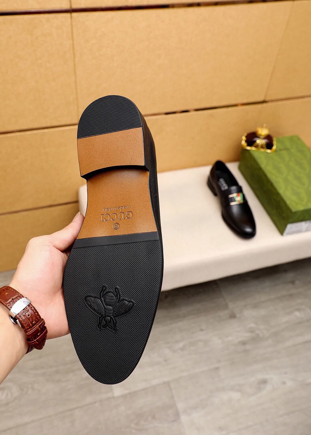 Men's shoes 💰400 💐 Product trademark: GUCCI "Gucci" casual business leather shoes Regular size: 39-44 (38.45.46🉑️Customized) Product materials: Selected imported first-layer calfskin upper + luxury hardware buckle, imported 🐑 sheepskin lining. Strong three-dimensional visual effect, original combination outsole Color: 1⃣️color optional
